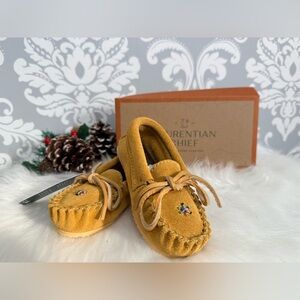Laurentian‎ Chief Indian Tan Beaded Moccasins
